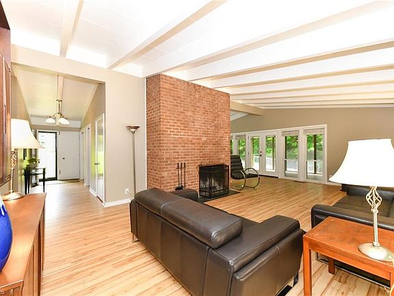 5th image of 525 Dogwood Cir