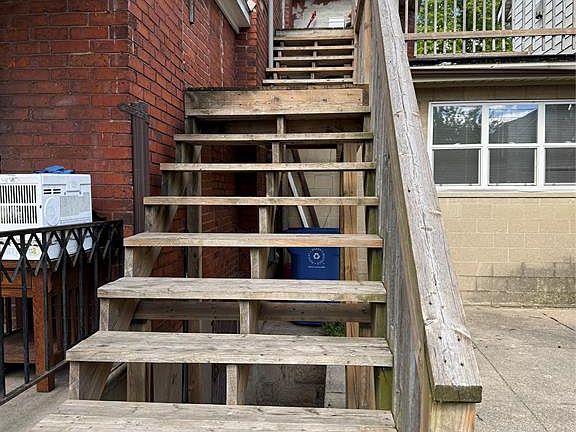 4th image of 669 Marentette Ave