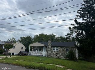 40 Collins Ln, Maple Shade, NJ 08052