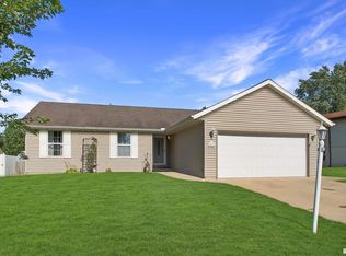 409 High Oak Dr, East Peoria, IL 61611