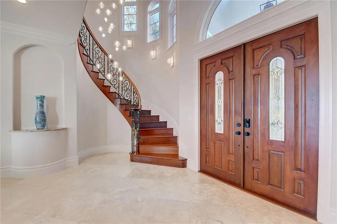 4 bed, 3.5 bath, 3951 sqft, $20,000 — Photo 3