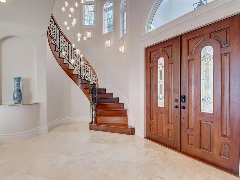 1320 S Lakeside Dr — Photo 3
