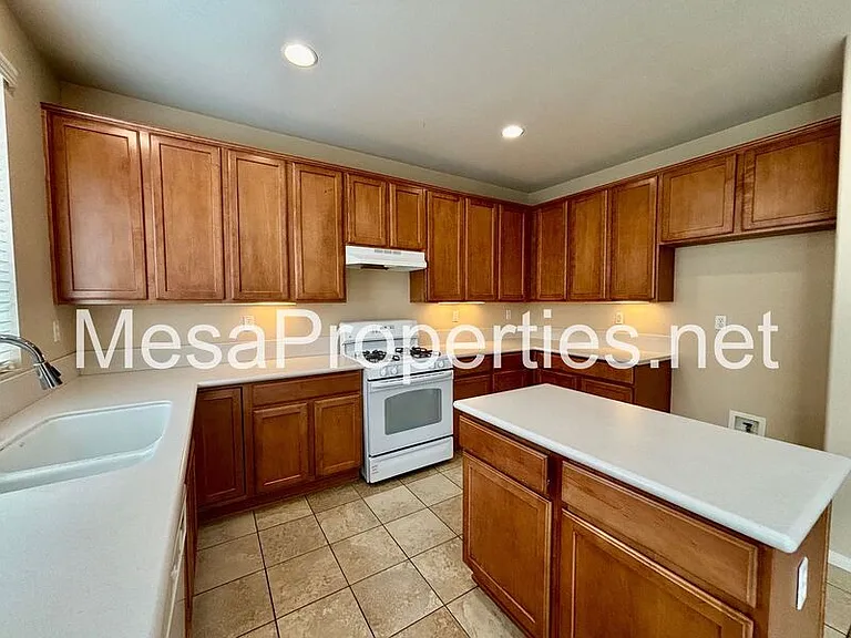 16677 Desert Lily St — Photo 6