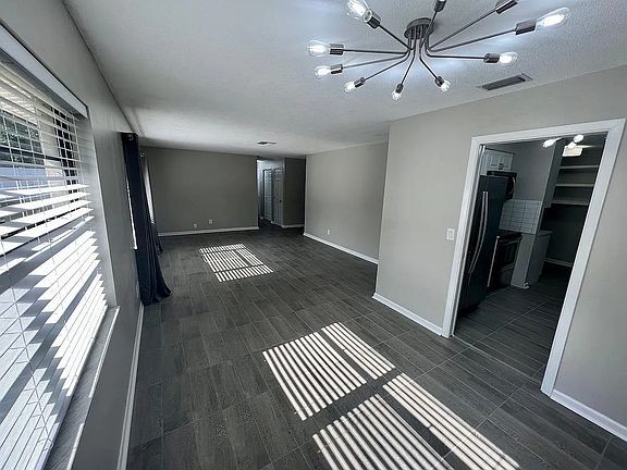 4th image of 436 Poinsettia Ave