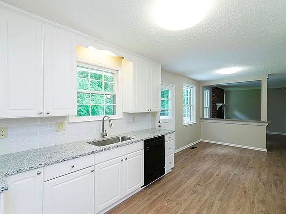 2nd image of 116 Lake Terrace Cir