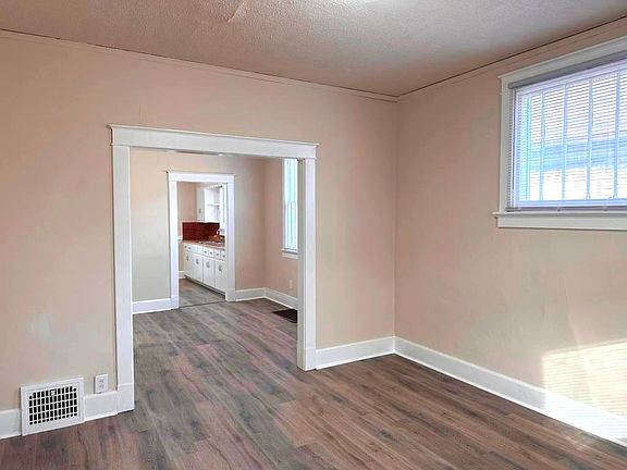 3rd image of 1036 Jefferson Ave