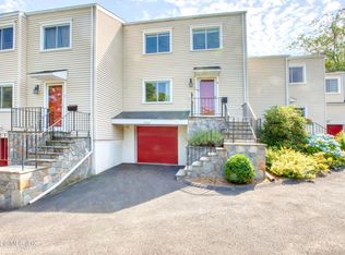 6 Nassau Pl APT 4, Greenwich, CT 06807