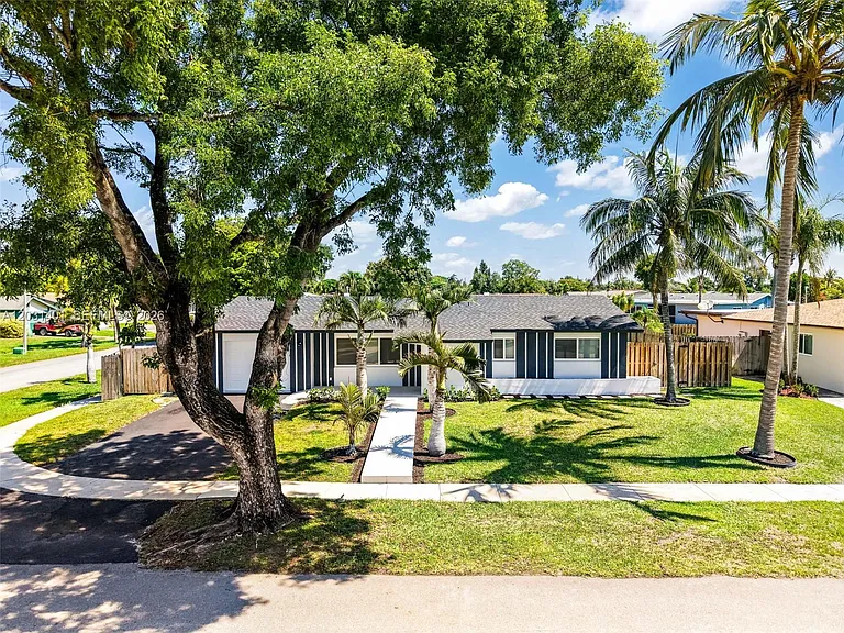 9741 NW 5th St — Photo 36