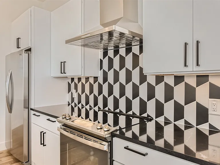 423 Serenity Ln — Photo 8
