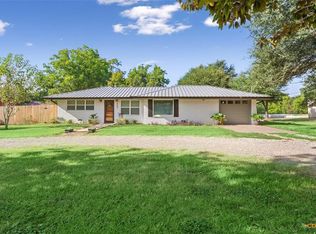 907 E Main St, Little River Academy, TX 76554