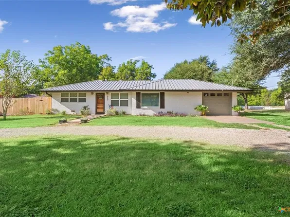 907 E Main St, Little River Academy, TX 76554