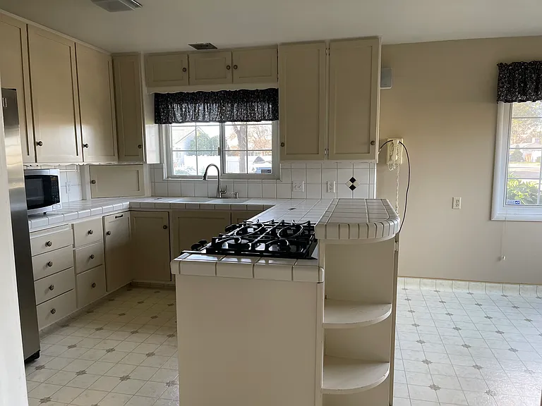 101 Sherman Dr — Photo 14
