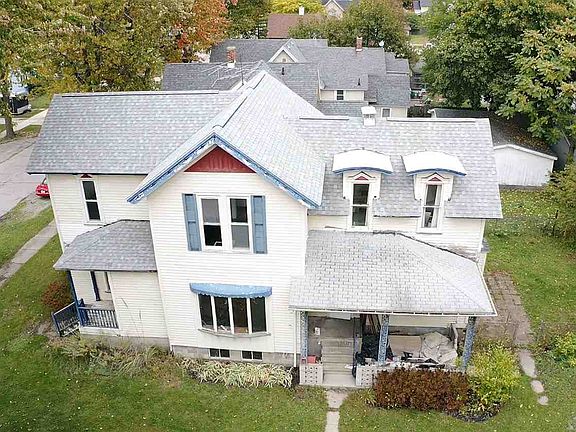 2nd image of 300 N Linn St
