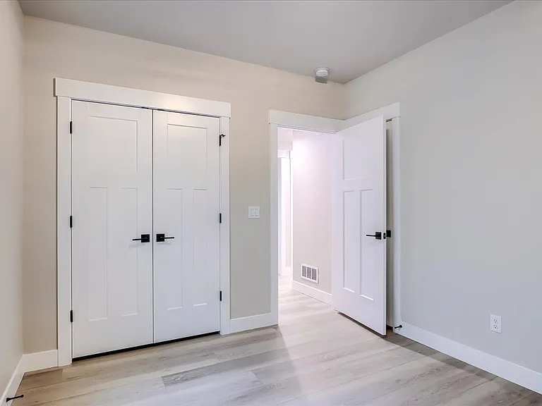 910 Phipps Ave — Photo 48