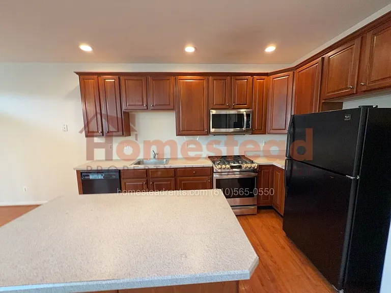 244 S Azalea Ct — Photo 3