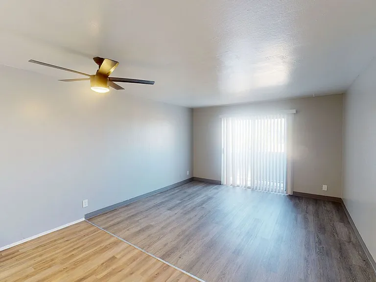 7036 MacArthur Blvd — Photo 7