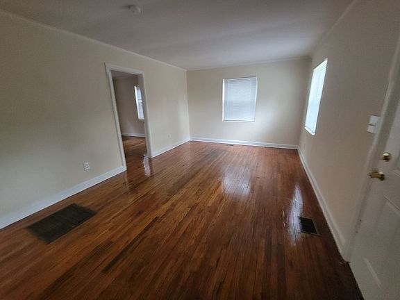 2nd image of 231 Pineneedle Rd
