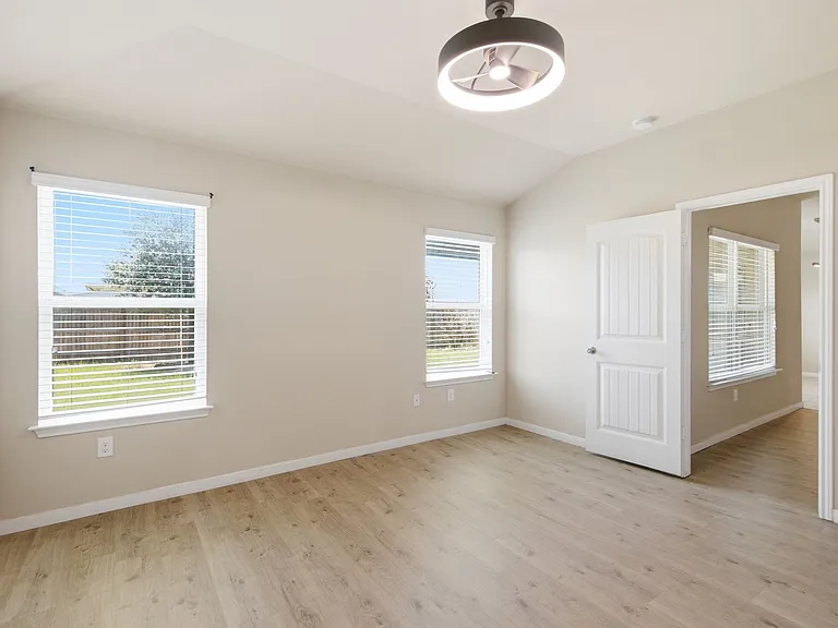 5813 Roderick Dr — Photo 16