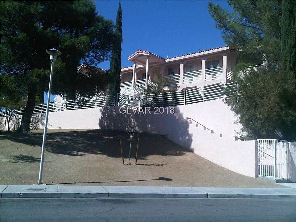 2nd image of 1312 Capri Dr APT 102