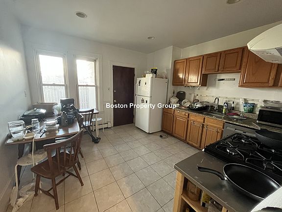 3rd image of 140 Saint Alphonsus St