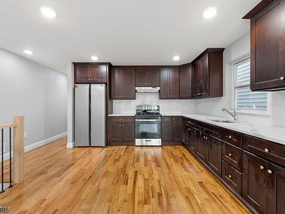 3rd image of 337 Elm St Floor 2