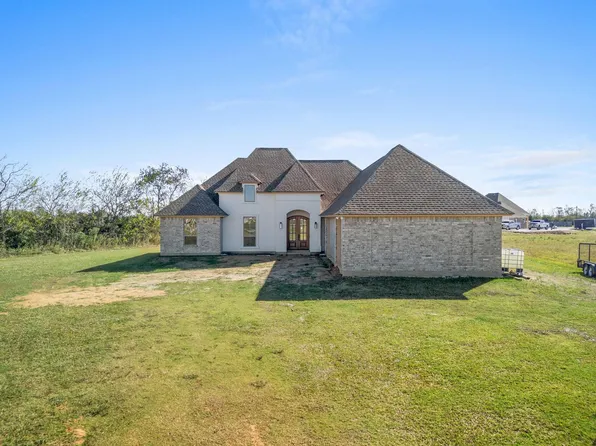 5873 N Crescent Dr, Iowa, LA 70647
