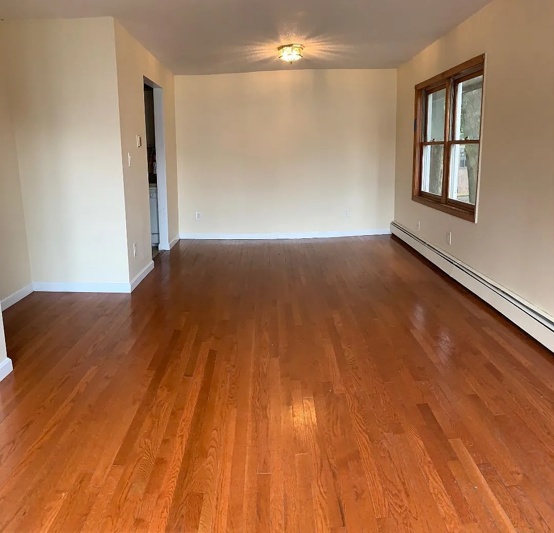 426 Colchester Ave — Photo 3
