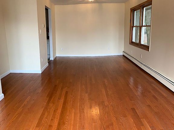 3rd image of 426 Colchester Ave