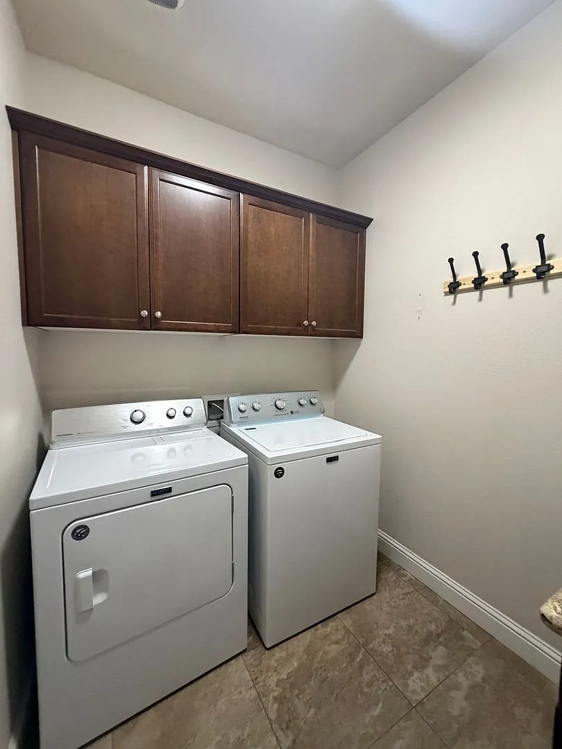 Beautiful 4 Bed, 2 Bath Home in Desirable Madera Neighborhood — Photo 4