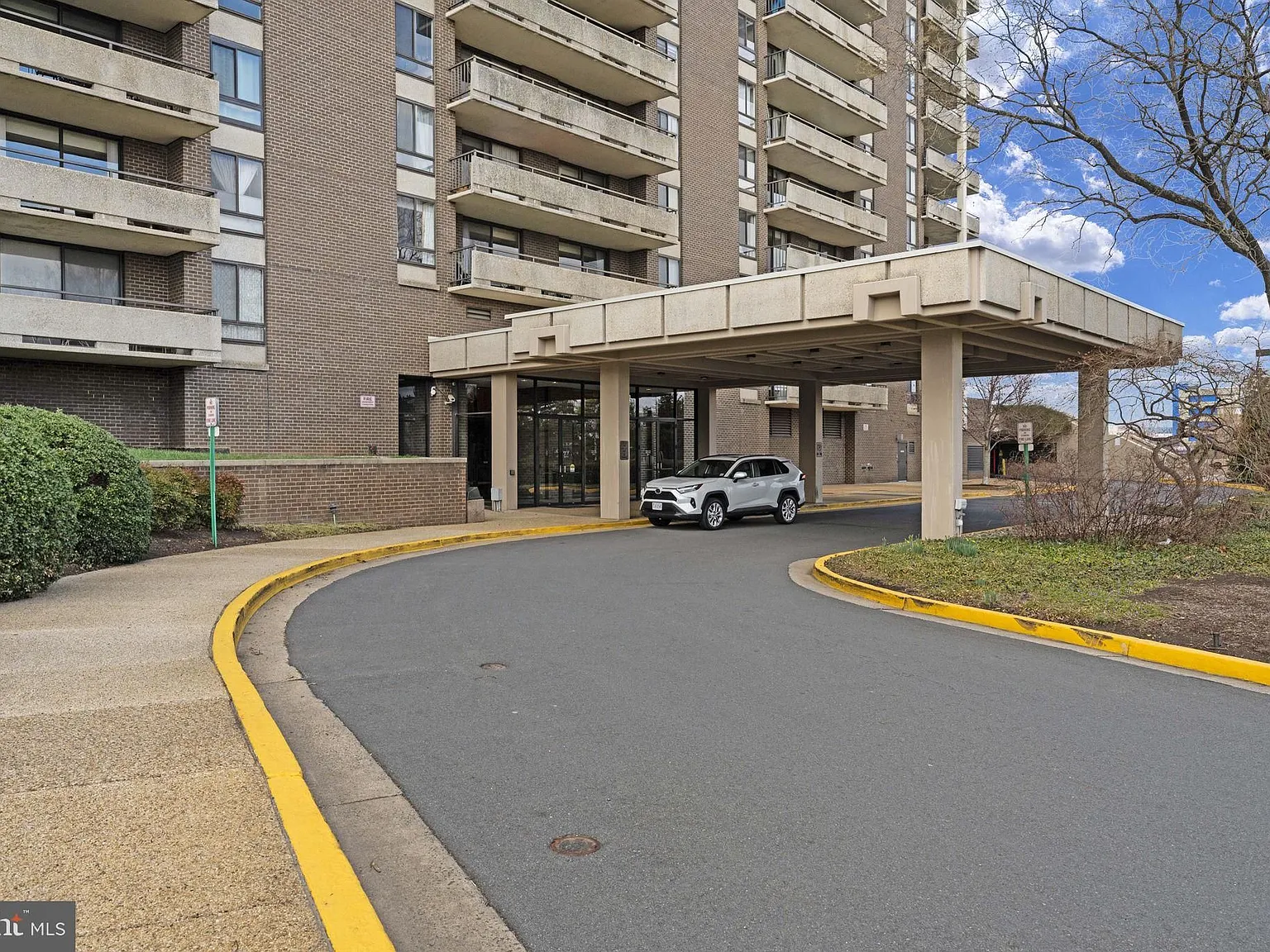 2 bed, 2.0 bath, 1476 sqft, $3,300 — Photo 4