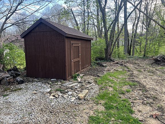 3rd image of 2724 E Fairoaks Dr