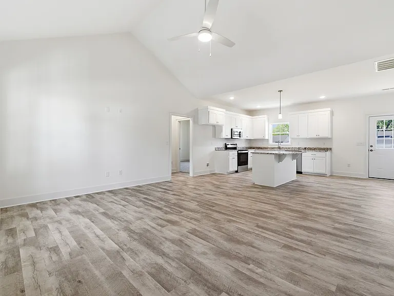 2206 Grant St — Photo 6