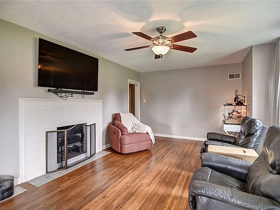 4th image of 14 Hilltop Dr