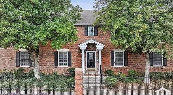 6700 Roswell Rd