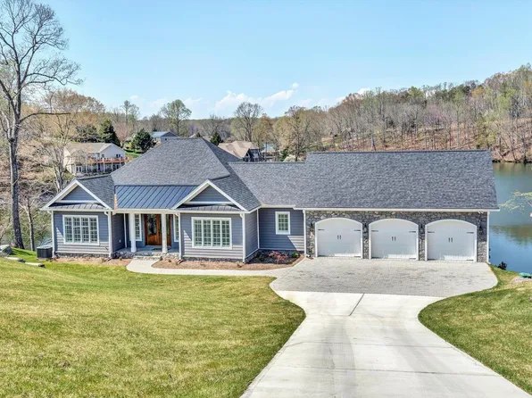 524 Watchtower Dr, Moneta, VA 24121