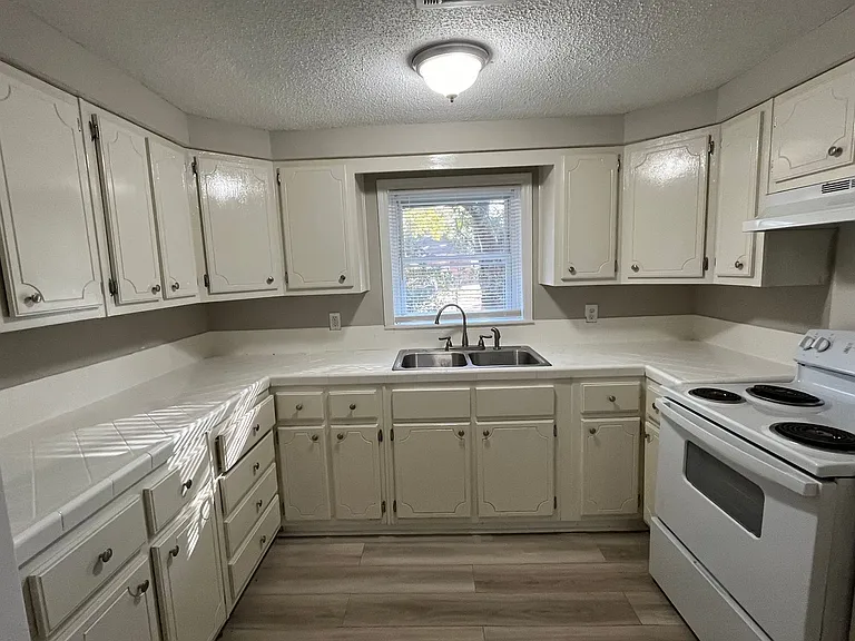 102 Vidalia Rd — Photo 5