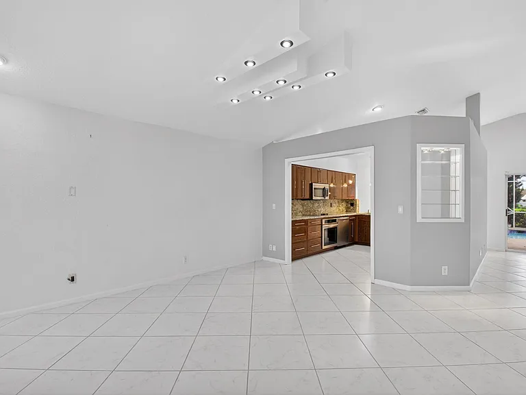 7558 Ironbridge Cir — Photo 11