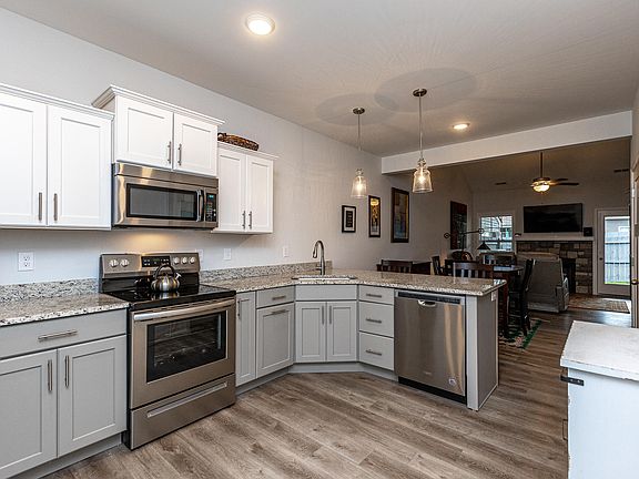 5th image of 3409 Laredo Dr