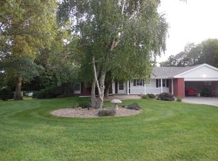 935 Mockingbird Ln N, Lincoln, NE 68512