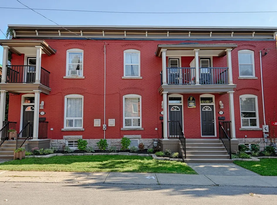 132 Elm St