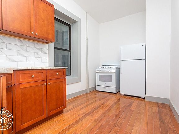 4th image of 161 Vernon Ave #B3