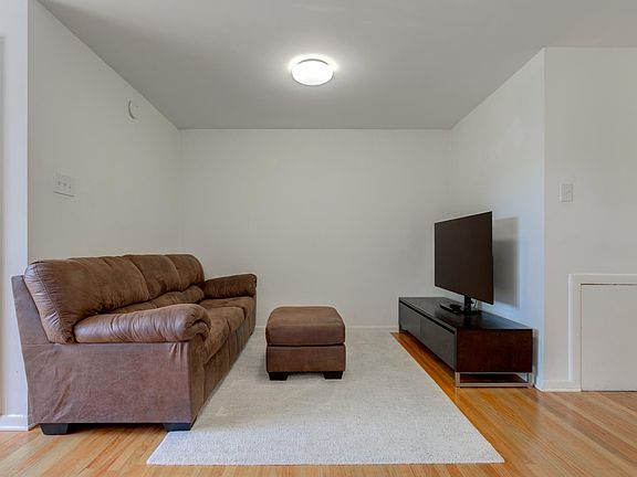 4th image of 5485 Vicaris St #1