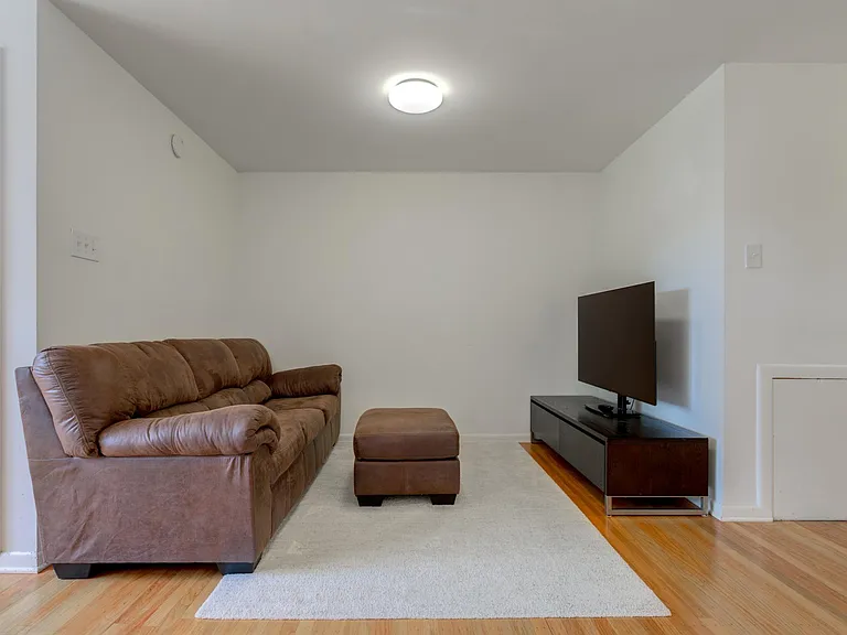 5485 Vicaris St #1 — Photo 4