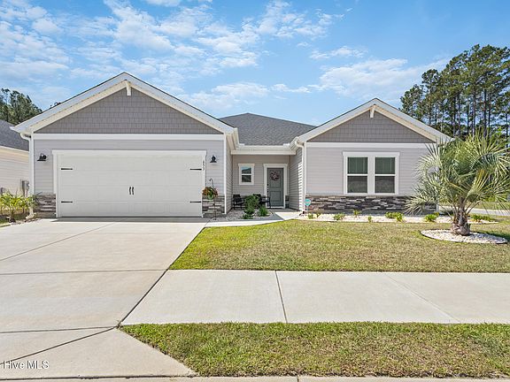 3rd image of 653 NW Blackthorne Circle NW