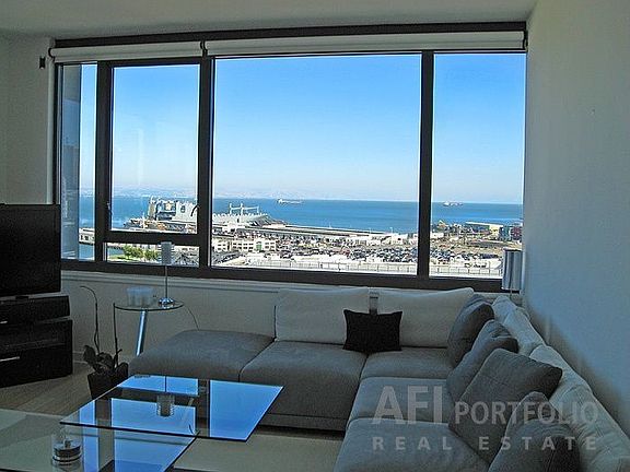 3rd image of 250 King St Unit 1618
