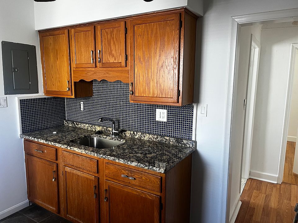 2nd image of 22494 Pleasant Ave