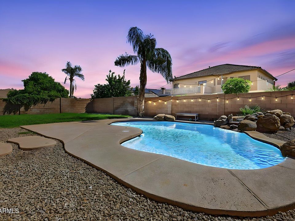 1st image of 8021 W HILTON Avenue