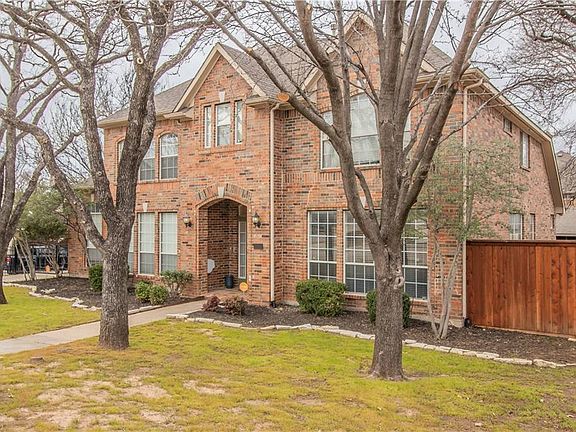 4th image of 833 Clearwater Ln