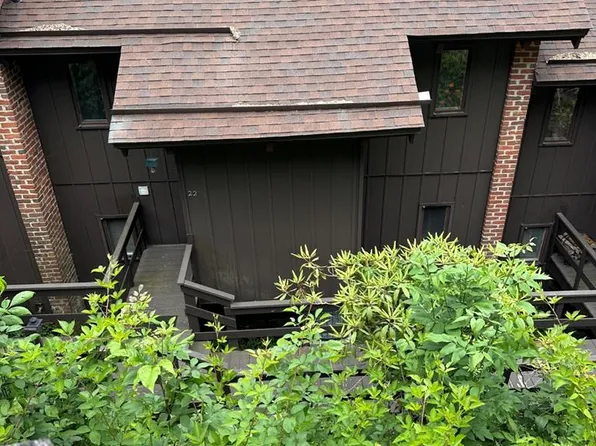 71 Villa Dr, Hillsville, VA 24343