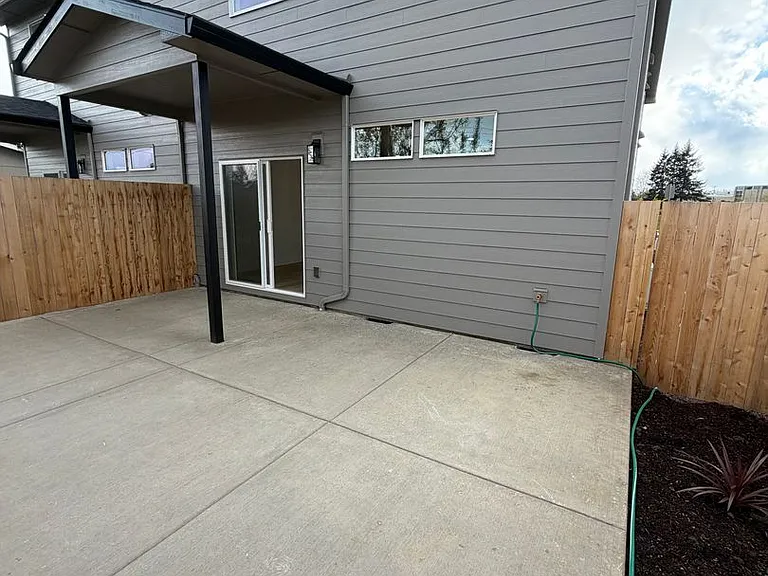 300 Seven Oaks Ln — Photo 20